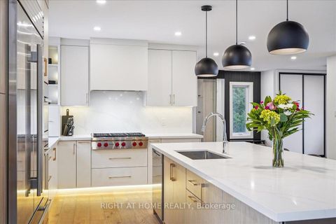 Photo 13 at 2090 Stonehouse Crescent, Sheridan, Mississauga