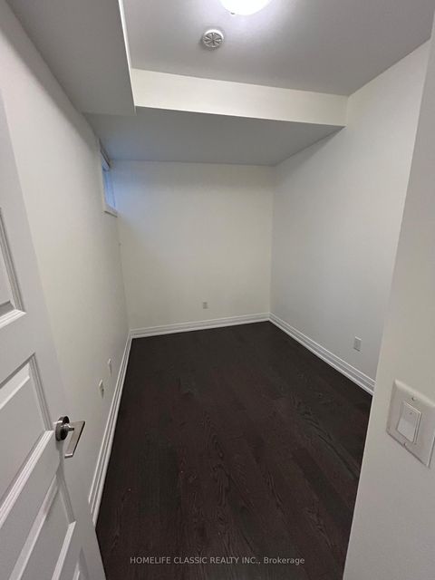 Photo 12 at 9 - 11 Eldora Avenue, Newtonbrook West, Toronto