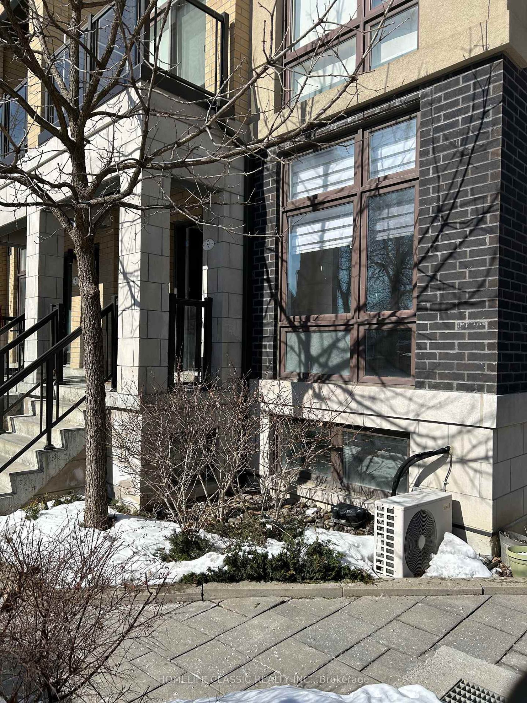 9 - 11 Eldora Avenue, Newtonbrook West, Toronto by Loree Meneguzzi Real Estate 9 - 11 Eldora Avenue, Newtonbrook West, Toronto