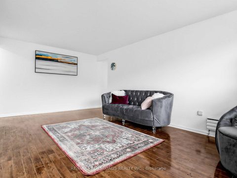 Photo 1 at 407 - 8 Kingsbridge Court, Branson, Toronto