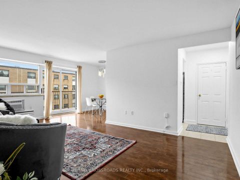 Photo 8 at 407 - 8 Kingsbridge Court, Branson, Toronto