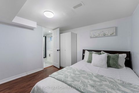 Photo 33 at 608 Mccowan Road, Bendale, Toronto