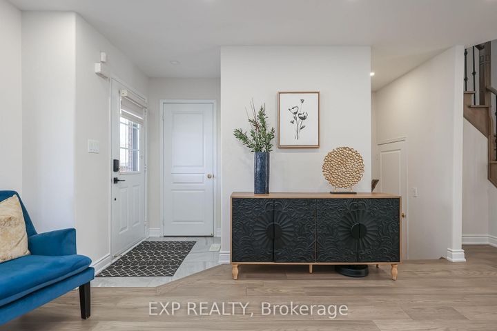 Photo 3 at 2210 Fairmount Drive, WM Westmount, Oakville