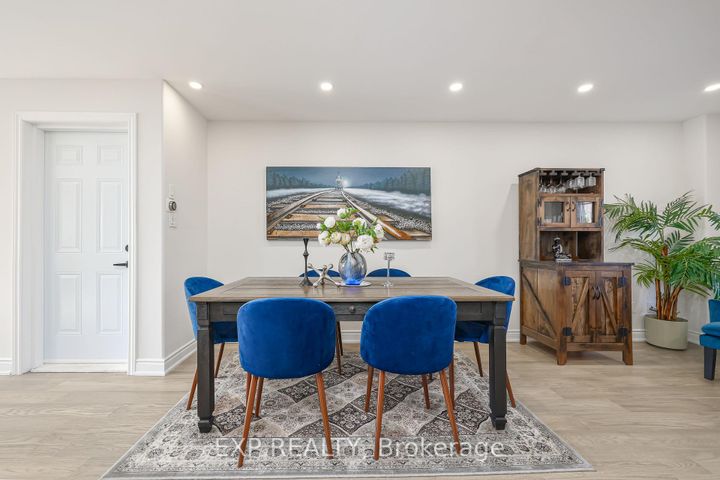 Photo 7 at 2210 Fairmount Drive, WM Westmount, Oakville