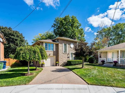 Photo 1 at 7 Lochway Court, City Centre West, Toronto