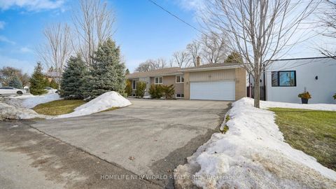 Photo 2 at 49 Netherford Road, Maple, Vaughan