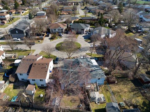 Photo 5 at 676 Frobisher Court, Vanier, Oshawa