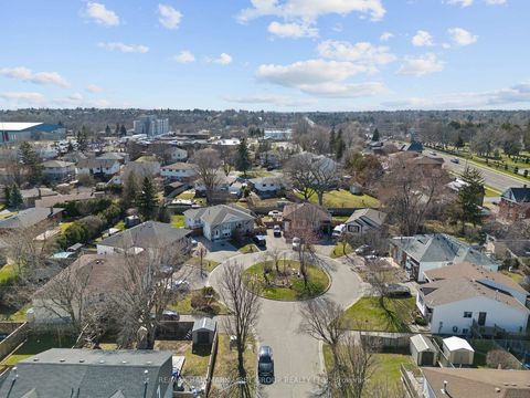 Photo 7 at 676 Frobisher Court, Vanier, Oshawa