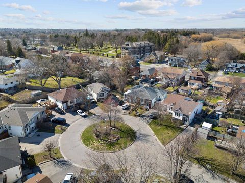 Photo 8 at 676 Frobisher Court, Vanier, Oshawa