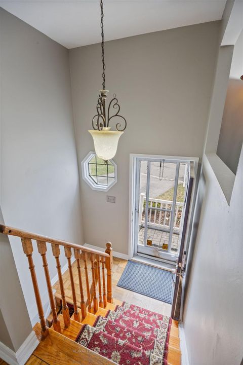 Photo 14 at 676 Frobisher Court, Vanier, Oshawa