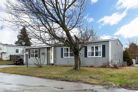 Photo 2 at 40 Bluffs Road, Bowmanville, Clarington