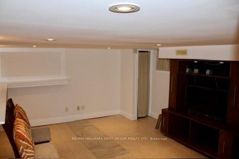 Photo 18 at 489 Mortimer Avenue, East York, Toronto