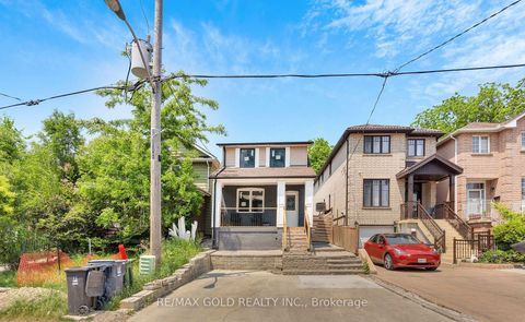 Photo 0 at 8 Fairglen Crescent, Pelmo Park W4, Toronto