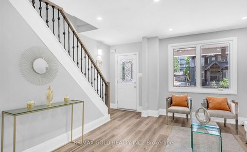 Photo 6 at 8 Fairglen Crescent, Pelmo Park W4, Toronto