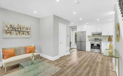 Photo 8 at 8 Fairglen Crescent, Pelmo Park W4, Toronto