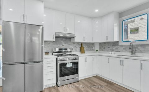 Photo 12 at 8 Fairglen Crescent, Pelmo Park W4, Toronto