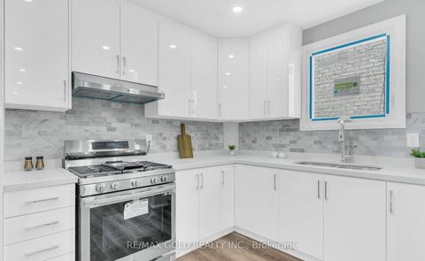 Photo 14 at 8 Fairglen Crescent, Pelmo Park W4, Toronto