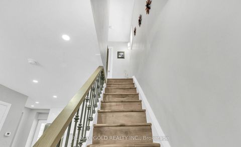Photo 16 at 8 Fairglen Crescent, Pelmo Park W4, Toronto