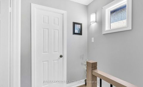 Photo 17 at 8 Fairglen Crescent, Pelmo Park W4, Toronto
