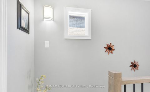 Photo 24 at 8 Fairglen Crescent, Pelmo Park W4, Toronto