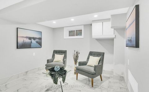 Photo 29 at 8 Fairglen Crescent, Pelmo Park W4, Toronto