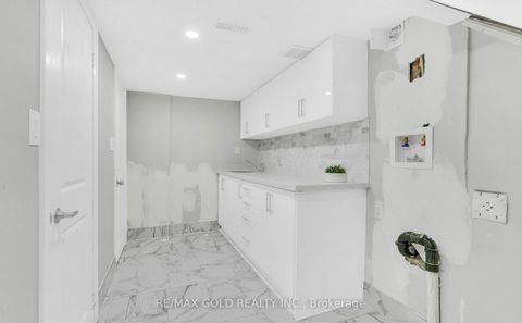 Photo 31 at 8 Fairglen Crescent, Pelmo Park W4, Toronto