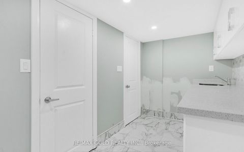 Photo 32 at 8 Fairglen Crescent, Pelmo Park W4, Toronto