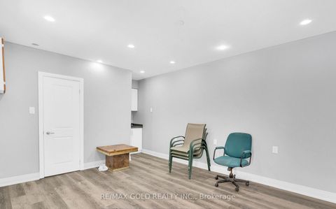 Photo 36 at 8 Fairglen Crescent, Pelmo Park W4, Toronto