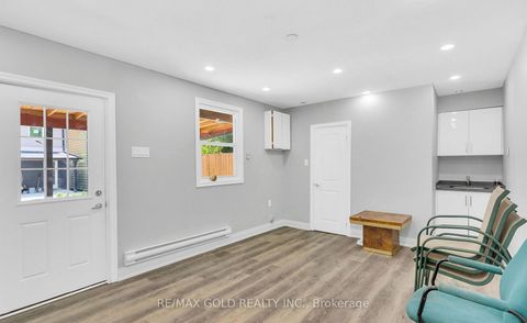 Photo 38 at 8 Fairglen Crescent, Pelmo Park W4, Toronto