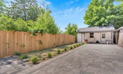 Photo 40 at 8 Fairglen Crescent, Pelmo Park W4, Toronto