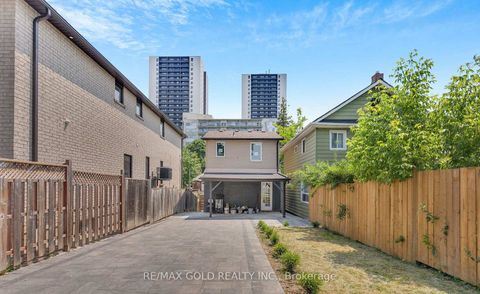 Photo 41 at 8 Fairglen Crescent, Pelmo Park W4, Toronto