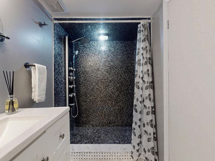 Photo 42 at 41 Poetry Drive, Vellore Village, Vaughan