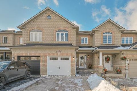 Photo 3 at 190 Deepsprings Crescent, Vellore Village, Vaughan