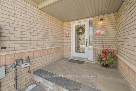 Photo 4 at 190 Deepsprings Crescent, Vellore Village, Vaughan