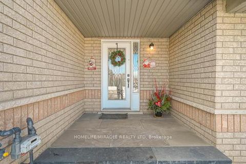 Photo 5 at 190 Deepsprings Crescent, Vellore Village, Vaughan