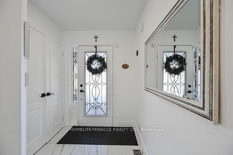 Photo 6 at 190 Deepsprings Crescent, Vellore Village, Vaughan