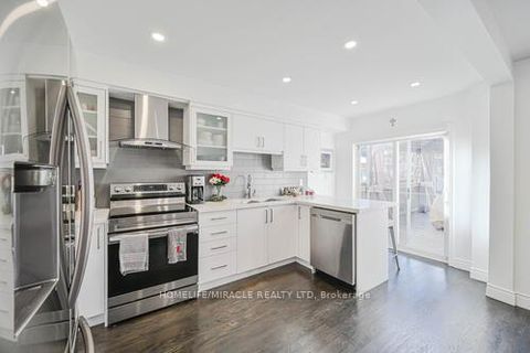 Photo 18 at 190 Deepsprings Crescent, Vellore Village, Vaughan