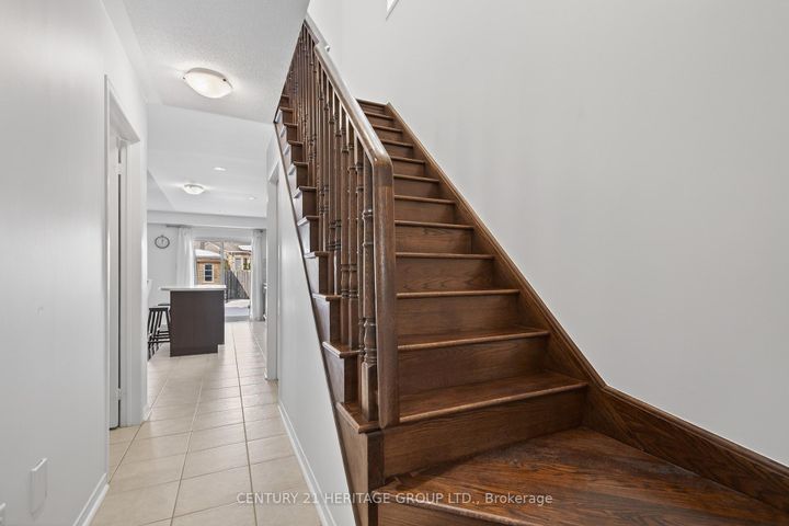 Photo 4 at 44 Acorn Lane, Bradford, Bradford West Gwillimbury