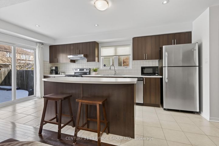 Photo 10 at 44 Acorn Lane, Bradford, Bradford West Gwillimbury