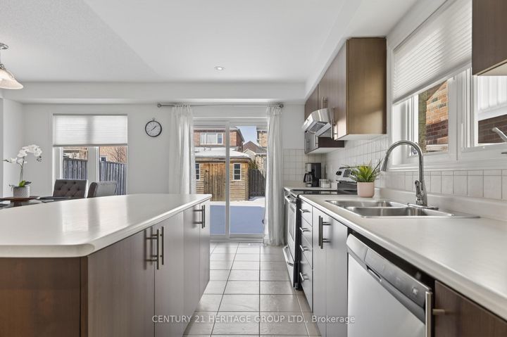 Photo 15 at 44 Acorn Lane, Bradford, Bradford West Gwillimbury