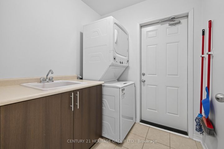 Photo 17 at 44 Acorn Lane, Bradford, Bradford West Gwillimbury