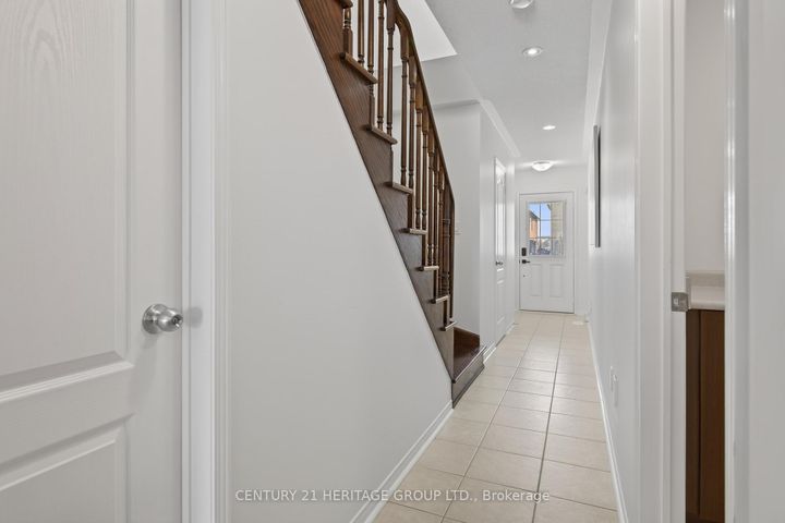 Photo 18 at 44 Acorn Lane, Bradford, Bradford West Gwillimbury