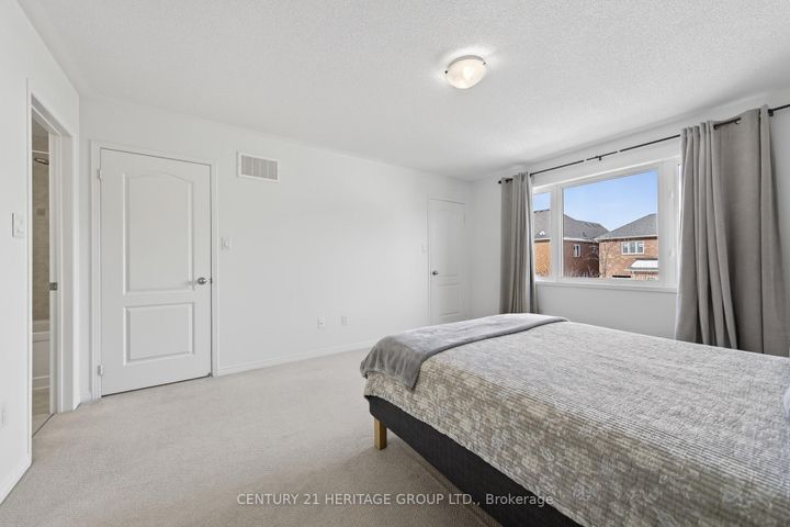 Photo 23 at 44 Acorn Lane, Bradford, Bradford West Gwillimbury