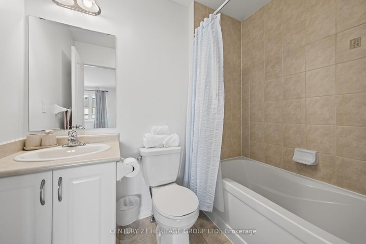 Photo 26 at 44 Acorn Lane, Bradford, Bradford West Gwillimbury