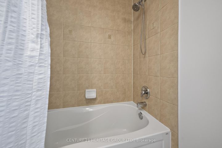 Photo 27 at 44 Acorn Lane, Bradford, Bradford West Gwillimbury