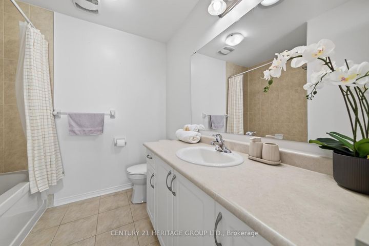 Photo 32 at 44 Acorn Lane, Bradford, Bradford West Gwillimbury