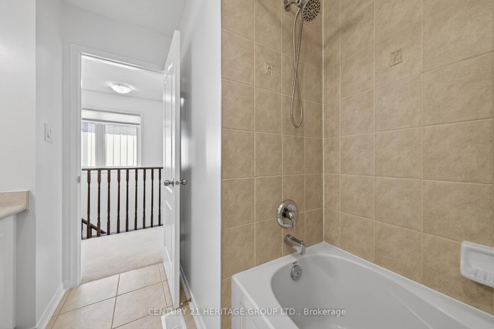 Photo 33 at 44 Acorn Lane, Bradford, Bradford West Gwillimbury