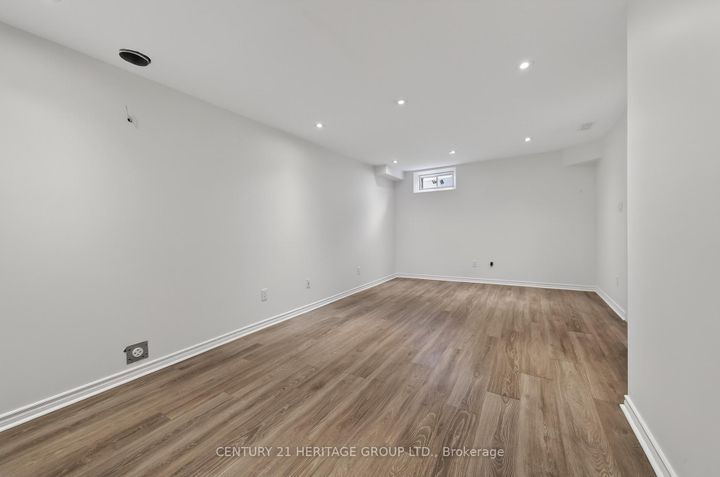 Photo 35 at 44 Acorn Lane, Bradford, Bradford West Gwillimbury