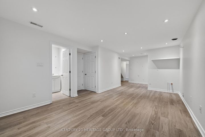 Photo 36 at 44 Acorn Lane, Bradford, Bradford West Gwillimbury