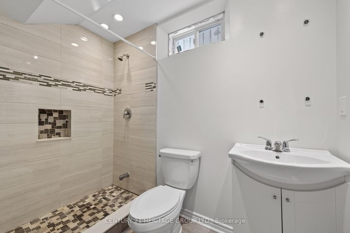 Photo 37 at 44 Acorn Lane, Bradford, Bradford West Gwillimbury